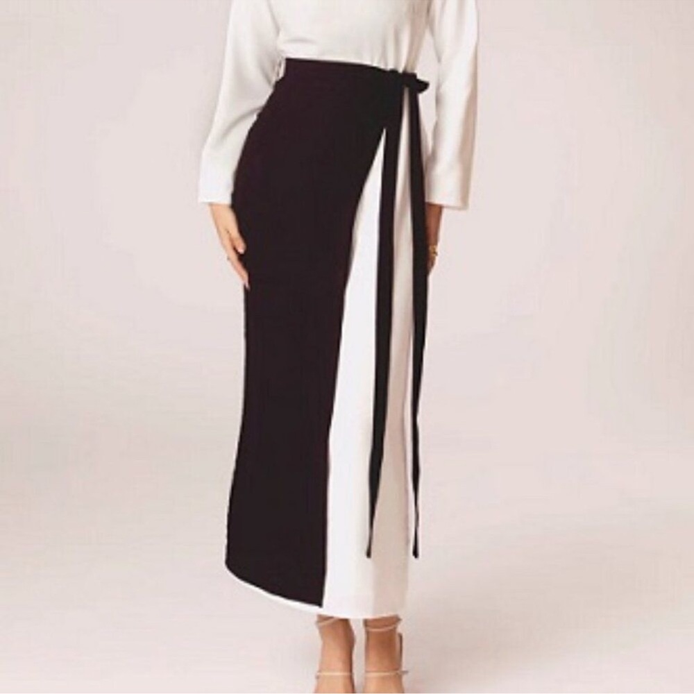 Rana Textured Overlay Skirt in Green